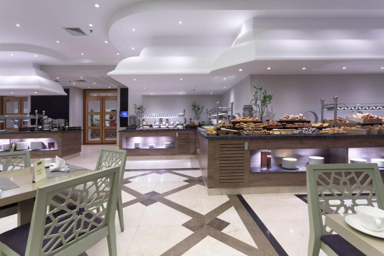 Concorde El Salam Cairo Hotel&Casino Bagian luar foto The buffet at the hotel